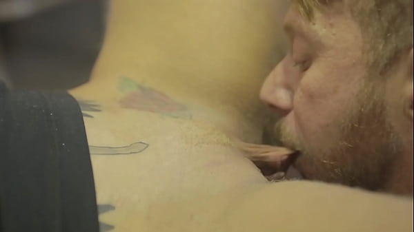 loira_puta chama porteiro parachupar_sua buceta Evy Kethlyn Thelo