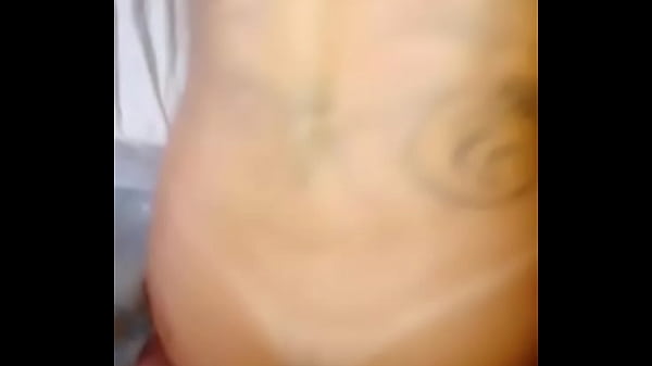 Play MP4 - Rebolando na piroca branca