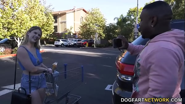 Play MP4 - Riley Reign picked up for a deep BBC ride