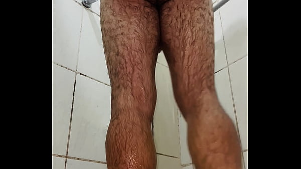 Play MP4 - DOTADO TOMANDO BANHO E APROVEITANDO PRA BATER UMA