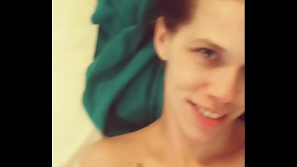 Play MP4 - She makes him cum all over her face