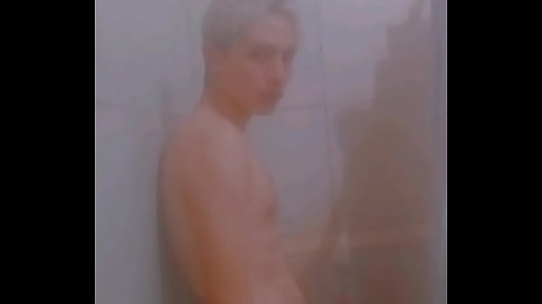 Ba&ntilde_o entretenido