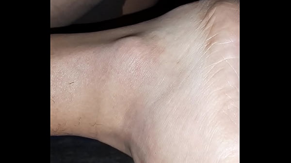 Play MP4 - Contra la cama