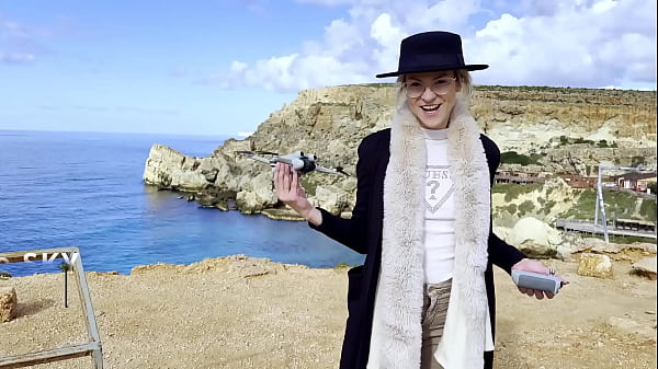 Nonton Drone Vlog 2 - Pilot Daisy High In The Sky thumbnail