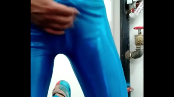 Zentai &ndash_ Hombre Masturb&aacute_ndose En Traje De Spandex