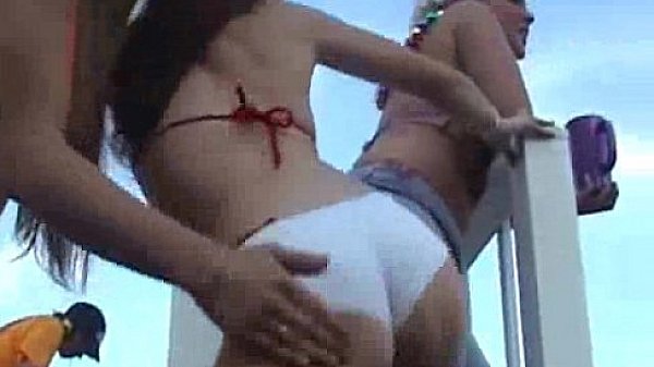 Babes flash at spring break 