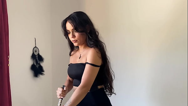 &iexcl;vecina traviesa de culo enorme me la chupa por un extra milf latina 