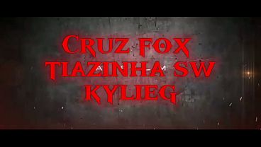 Nonton Duas Garotas Casadas Tem Sua Fantasia Cumprida thumbnail