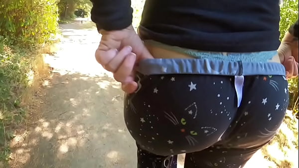 Fat ass step mom flashes her thong in public