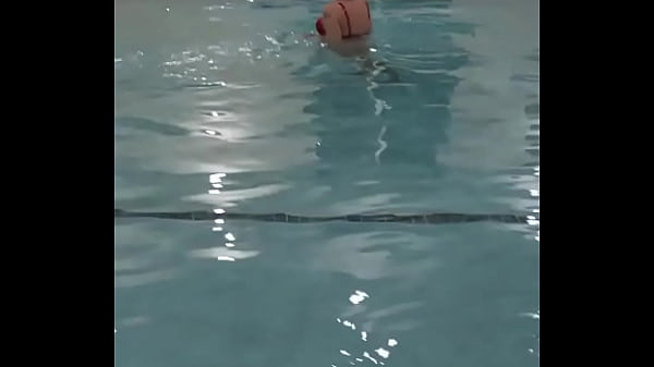 Hanging out with #annacummings and her hubby tom at the hotel swimming pool 