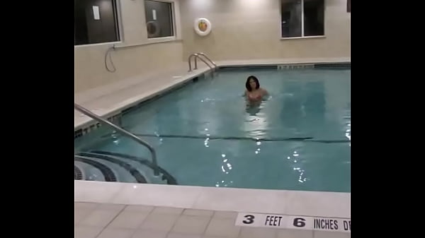 Nonton Hanging Out With #annacummings And Her Hubby Tom At The Hotel Swimming Pool. thumbnail