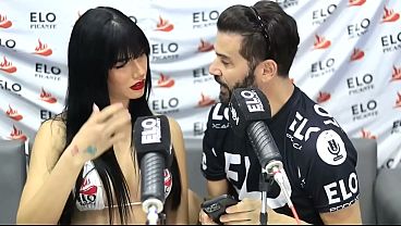 Yenifer Chacon se atraganta con una banana bien rico