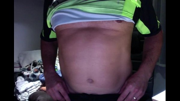 Play MP4 - Masturbandome excitado viendo v&iacute;deos calientes