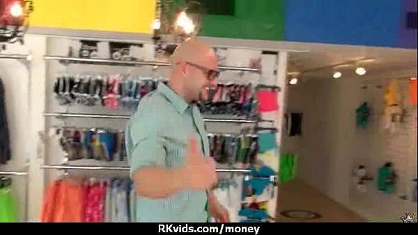 Amateur_hottie takes cash for public sex_22