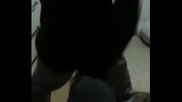 Gostoso bundudo dedado