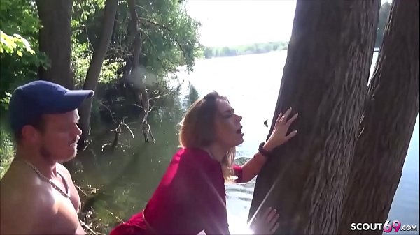 Play MP4 - GERMAN TEEN - TEENY FICKT IM WALD MIT FREMDEN UND FREUNDIN FILMT ES