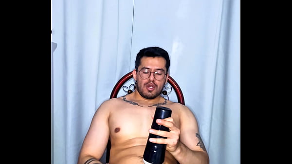 Macho Fornicando Con Un Juguete Sexual thumbnail