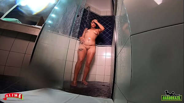 Lavando a buceta para dar bem gostoso 