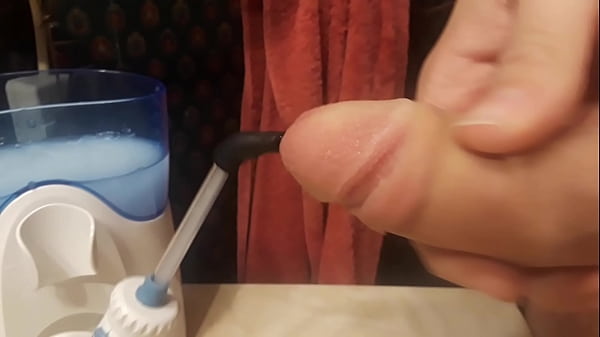 Play MP4 - 21yr old pumps over a pint of cum into bladder