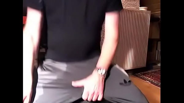 mijando na calca adidas prata 