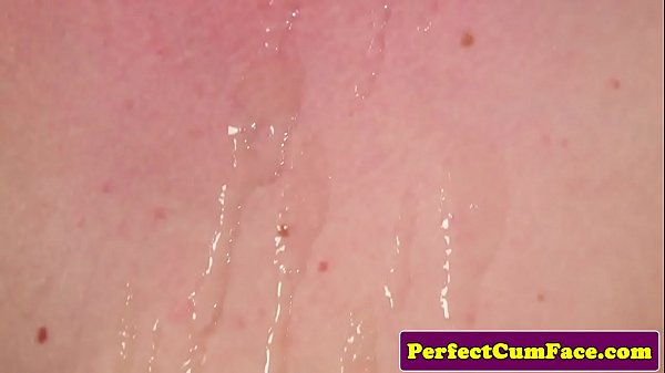 UKbabe cocksucks_in stockings before cum