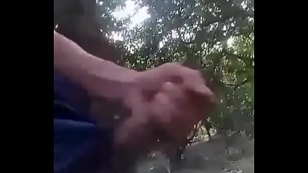 Nứng Qu&aacute; Ra Sau Vườn Sục Cặc thumbnail