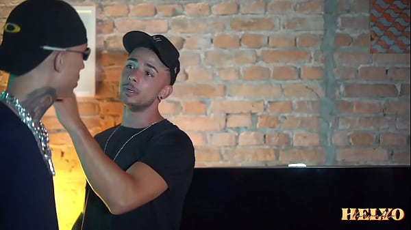 Play MP4 - SURUBA COM OS G&Ecirc;MEOS E COM O MANO&comma; COLOCARAM AS 3 PIROCA NO MANO