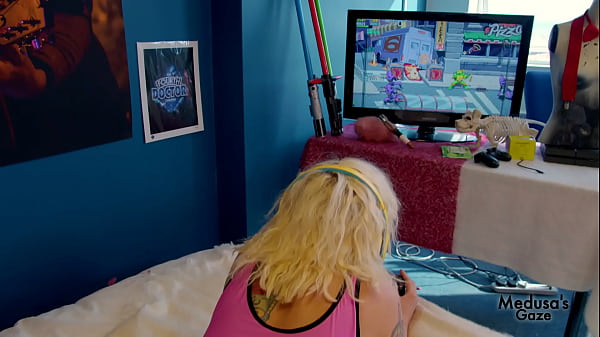 Nonton Scarlett Loves Gaming Night thumbnail