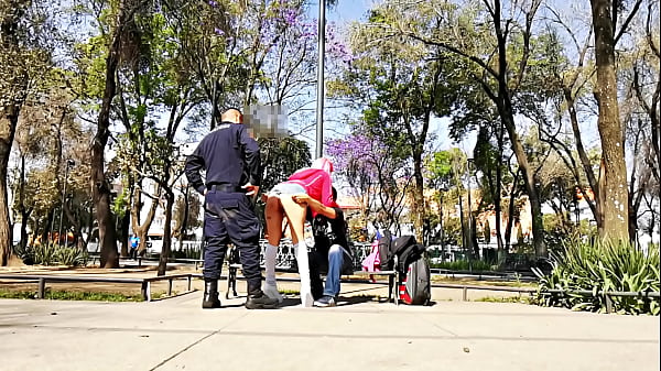 Estabamos grabando un video y llego la policia!,tuve que aflojarel culo!