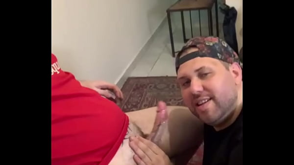 Mamando pau tatuado e tomando leite em live do x COMPLETO NO RED