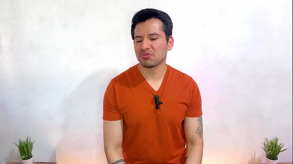 El jefe aprovecha que esta solo en casa para poner al jardinero a chuparle sus 20 cm de vergota gruesa y madura 