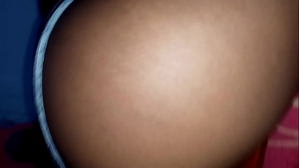 meu pai saiu pro bar aproveitei comi o cu da mina_deli e gozei_na novinha linda