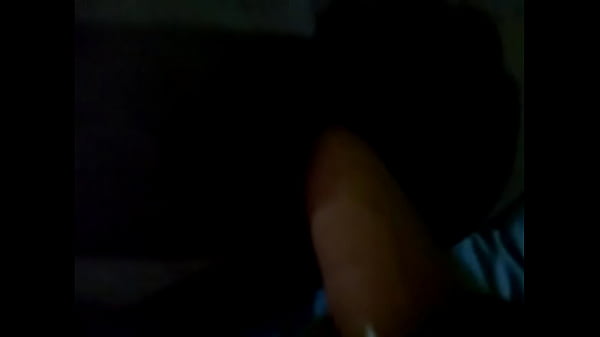 yuri fodendo o cu do macho com um consolo