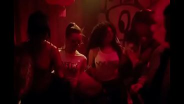 Young Cister, Kreamly - QLOO* (Video Oficial) 