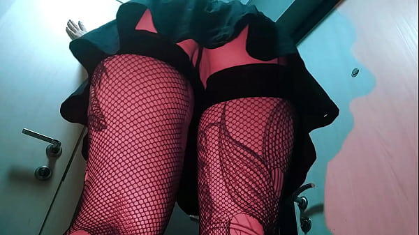 Play MP4 - Let's piss all over the house&excl; Sexy brunette wants to piss everything she sees