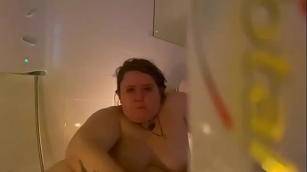 Play MP4 - put a hidden cam in my bath&excl;
