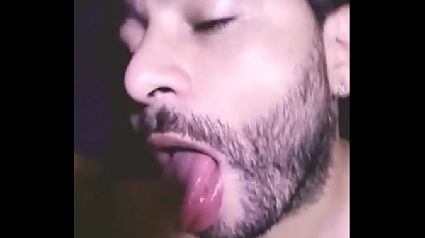 Succionando la verga hasta sacar la leche 