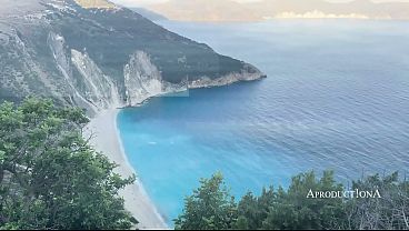 Nonton 4some In The Cave thumbnail