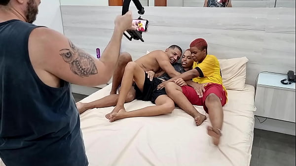 Bastidores do_casal delesbicas em transiçãona maior putaria com varios machos no motel Caricia em_Madureira