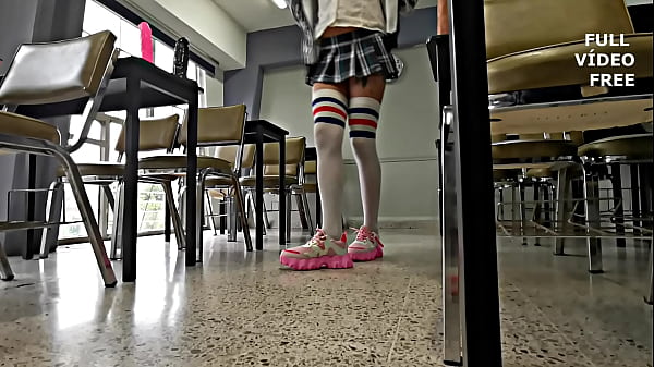 Play MP4 - Cuando las clases terminan el placer apenas empieza&comma; ANAL DILDO AFTER SCHOOL