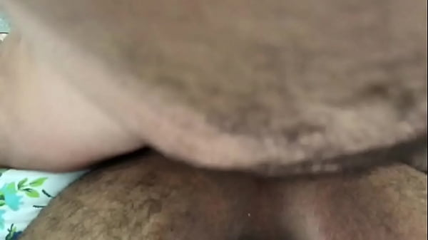 Play MP4 - Gemendo e apertando o cuzinho para o pau sem capa