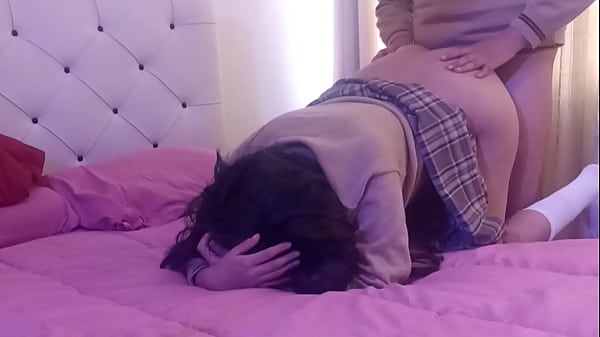 Play MP4 - La ESTUDIANTE EST&Aacute; Muy SABROSA&excl; MANOSEANDO a una ALUMNA Mexicana en su CUARTO&excl; Mi Compa&ntilde;era Se ve muy RICA con su UNIFORME de la ESCUELA Puesto&excl; Video Casero&comma; Miralo Antes De Que Lo Borren