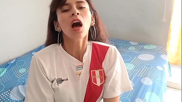 El perro de mi novio me ve haciendo mis ejercicios y cuando me empieza a puntear no puede parar as&iacute; que &ntilde;o tuve que ayudar soy tu perra dame perro