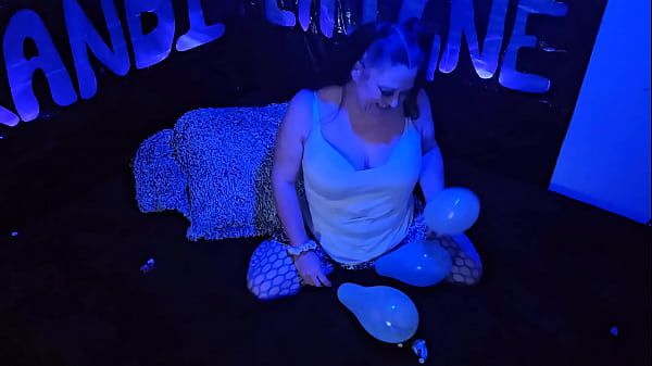 Play MP4 - Cute Milf Kandi Laigne Balloon Popping Fetish sfw