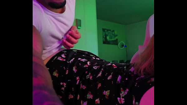 Nonton Gamer Girl Squirts On Bbc As Stress Reliever When She Doesn't Get A Victory In Fortnite thumbnail