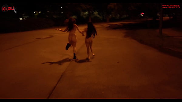 Public lesbian_sex on the hood - Dollscult