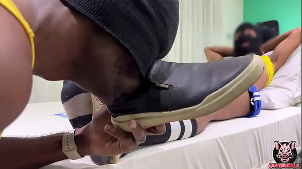 Play MP4 - Trailer - Aos p&eacute;s do Lek jogador