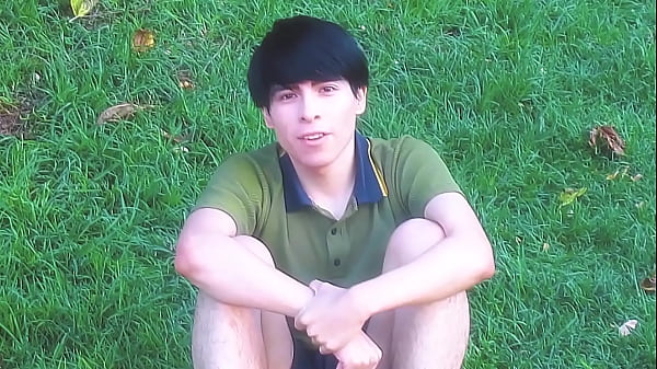 thefemboydestroyer canta en elparque