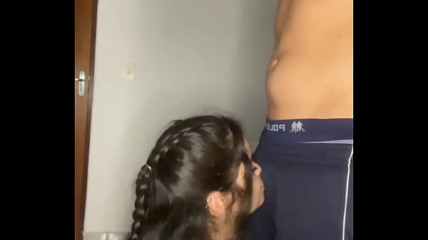 Play MP4 - Debora Mendes faz boquete intenso em Wellington Ribeiro&comma; cavalga no pau grande e finaliza de quatro - PT 1