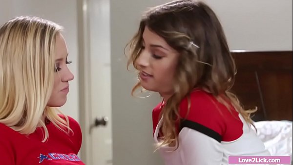 Blonde cheer captain licked by her nerd lesbian classmate